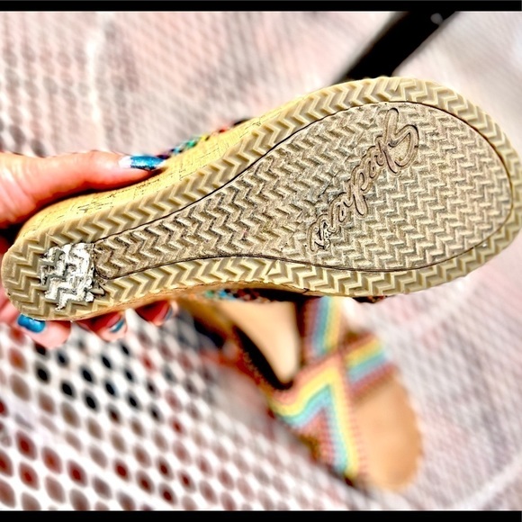 𝅺BEVERLEE “DELIGHTED” SKETCHERS RAINBOW PLATFORM WEDGES - Picture 9 of 11